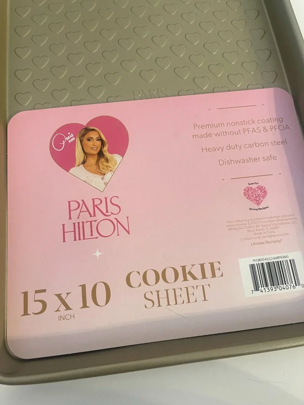 Paris Hilton 15x10 Heart Embossed Cookie Sheet Baking Pan New - Picture 3 of 3